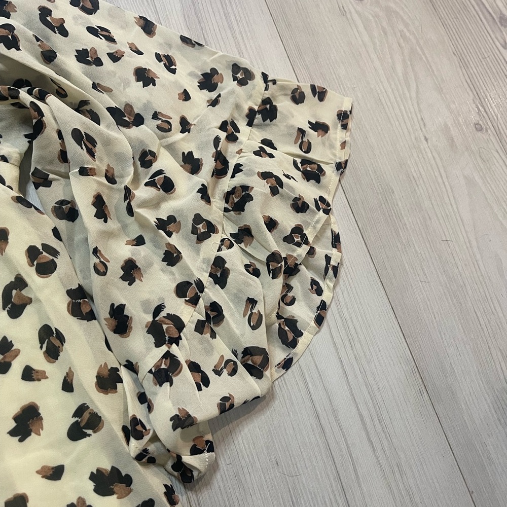 Leopard Print Blouse 🐆 - Picture 5 of 5